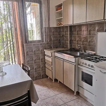 Kaja Apartment *